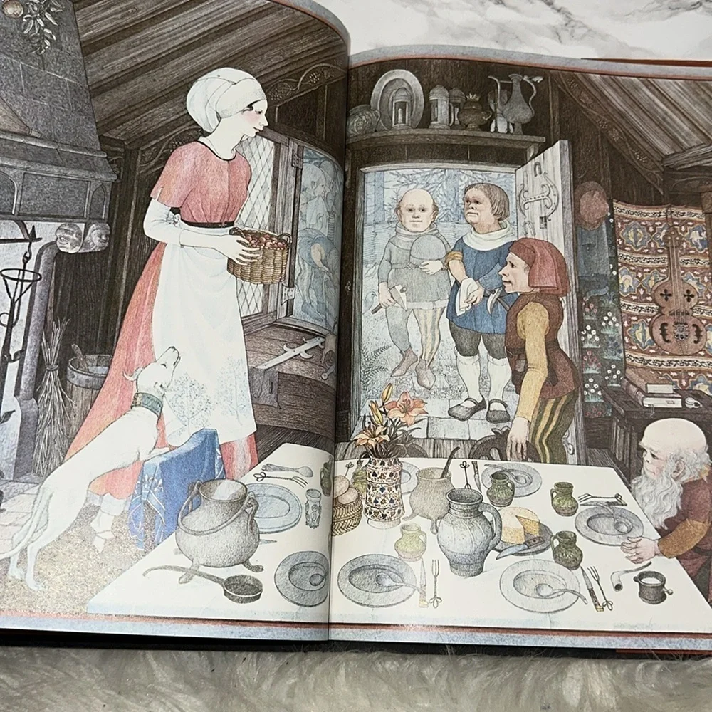 Snow-White and the Seven Dwarfs large vintage illustrated Book